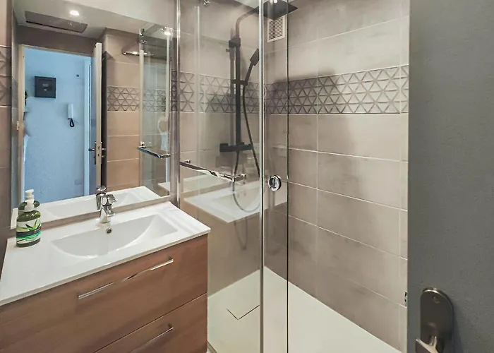 3 Bedroom Awesome In *